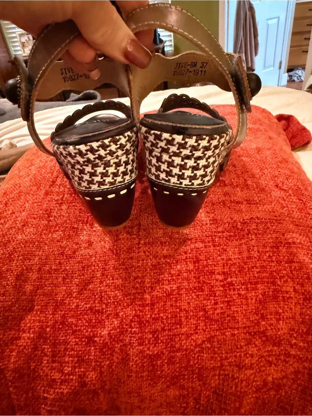 Artisan-Inspired L’ARTISTE Red and Black Women's Perforated Slingback Heels